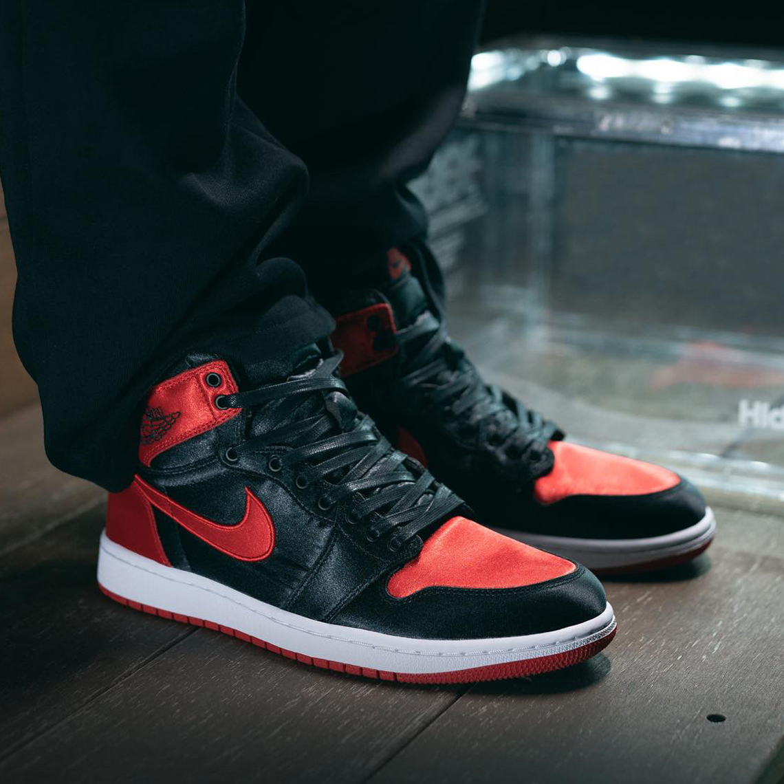 Air Jordan 1 Retro High OG Satin Bred