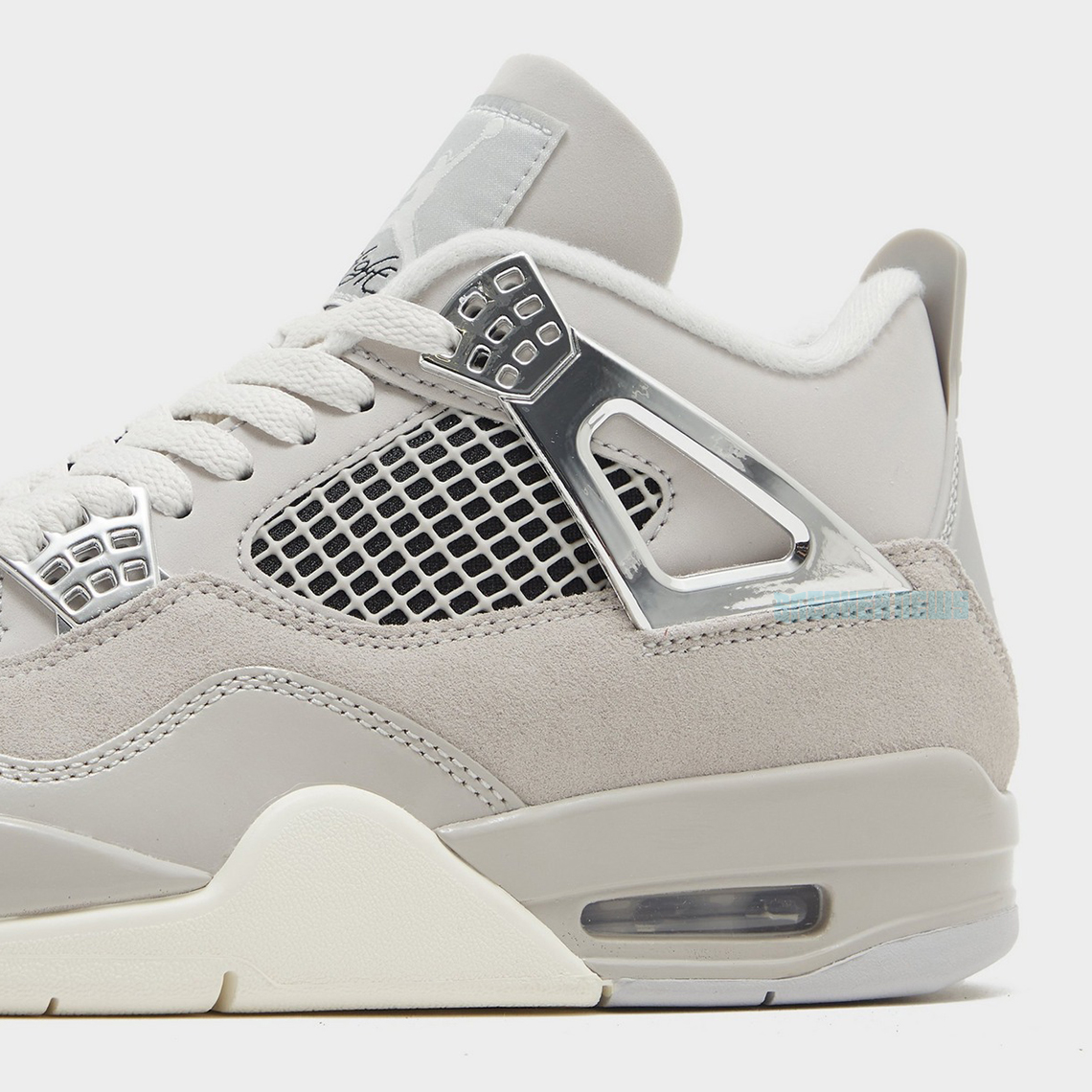 The Air Jordan 4 'Frozen Moments' Is a Must (Providing You Have Small Feet)