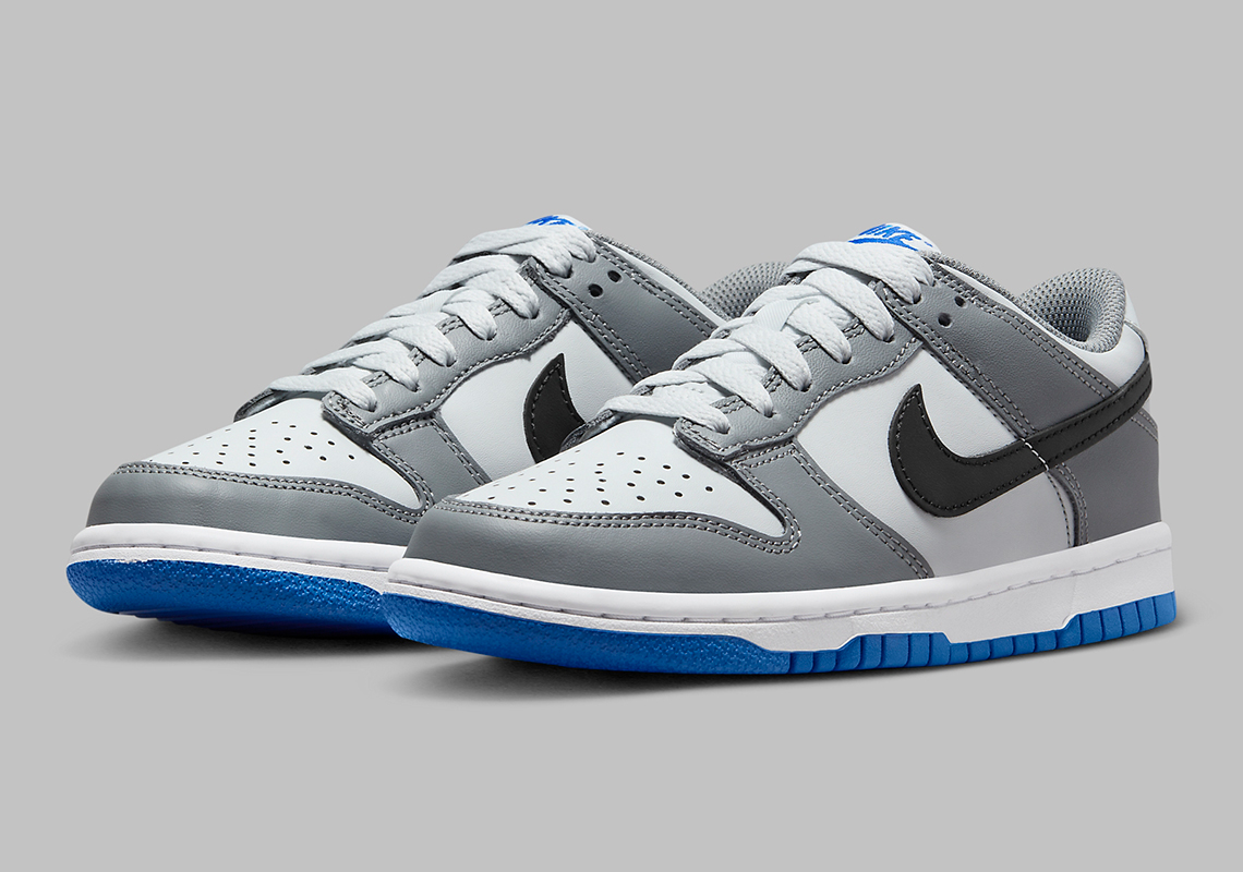 gray and white dunks        <h3 class=