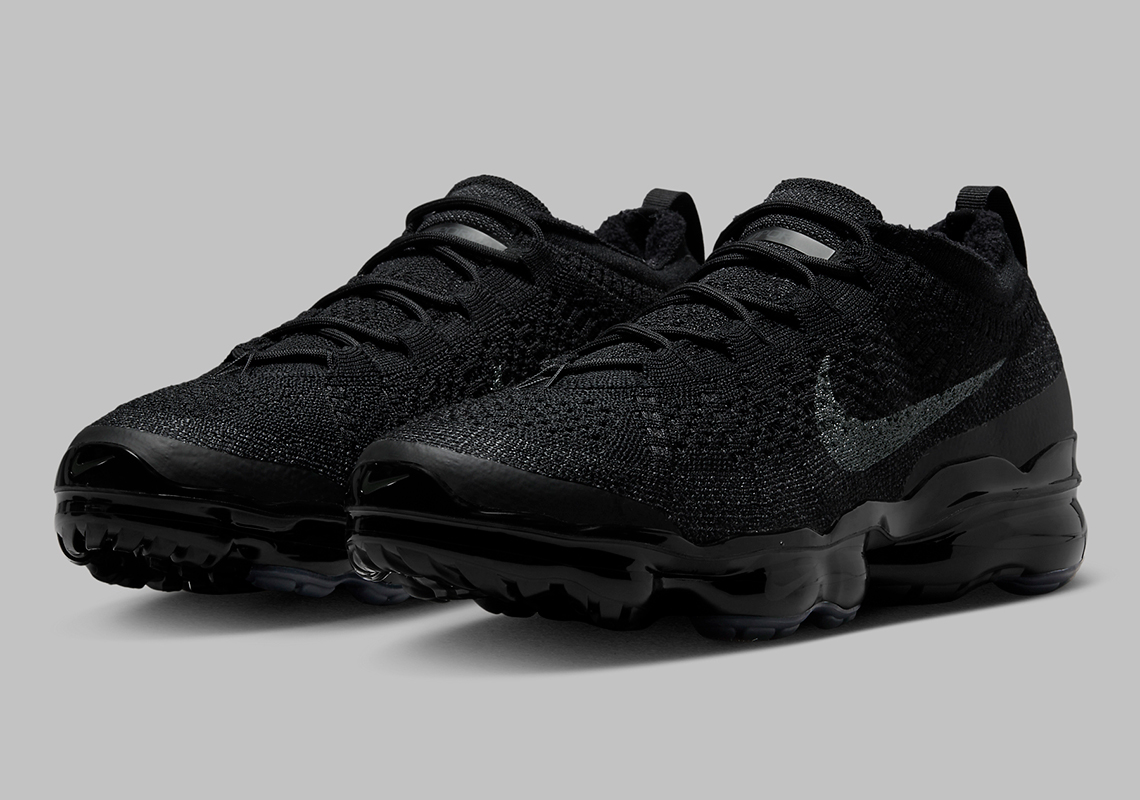 The Nike Vapormax 2023 Flyknit Delivers A "Triple Black" Colorway