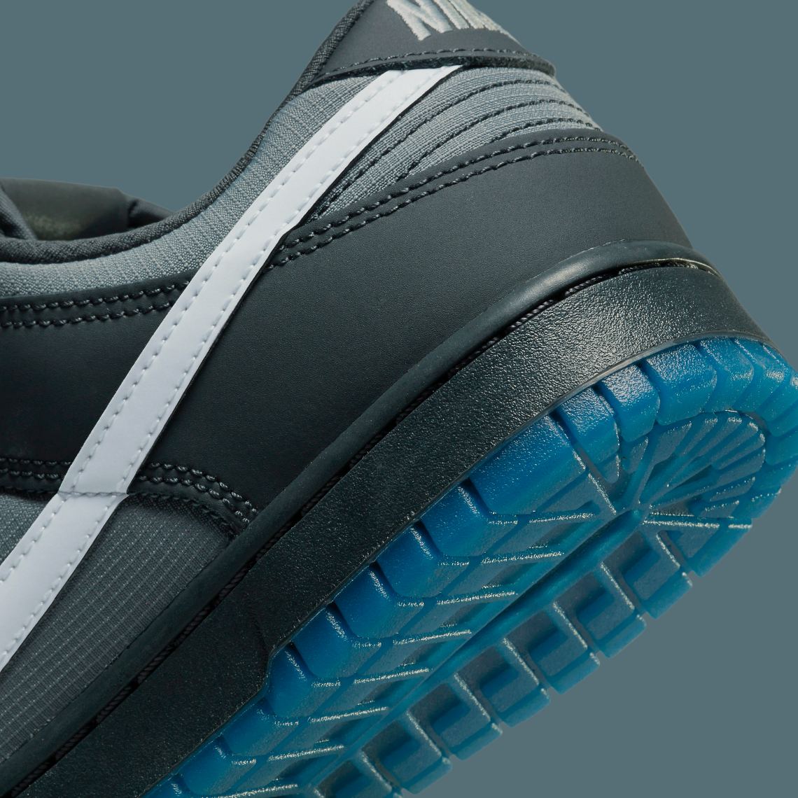 nike kids flex run hyper blue sneakers Fv0384 001 1