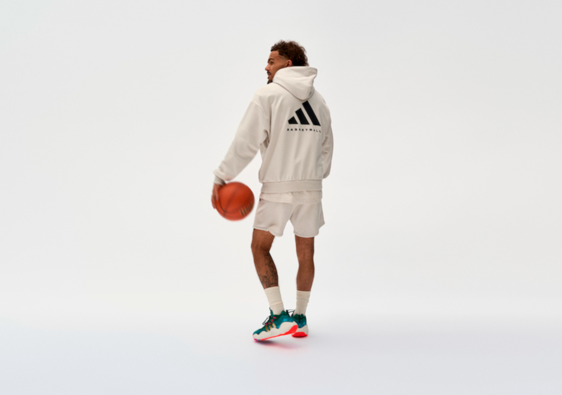 Adidas trae young