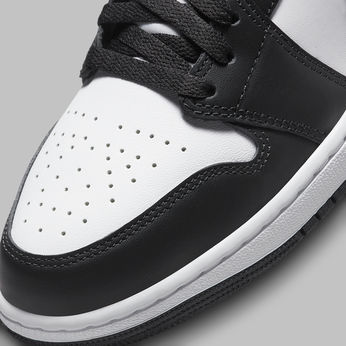 Der ist das offizielle Markenzeichen der Jordan Brand Mid Off Noir Black White Fb9911 001 3
