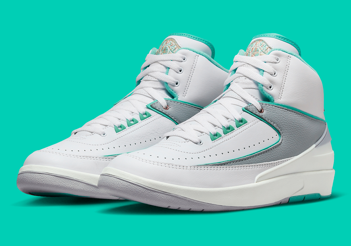 White and mint green on sale jordans