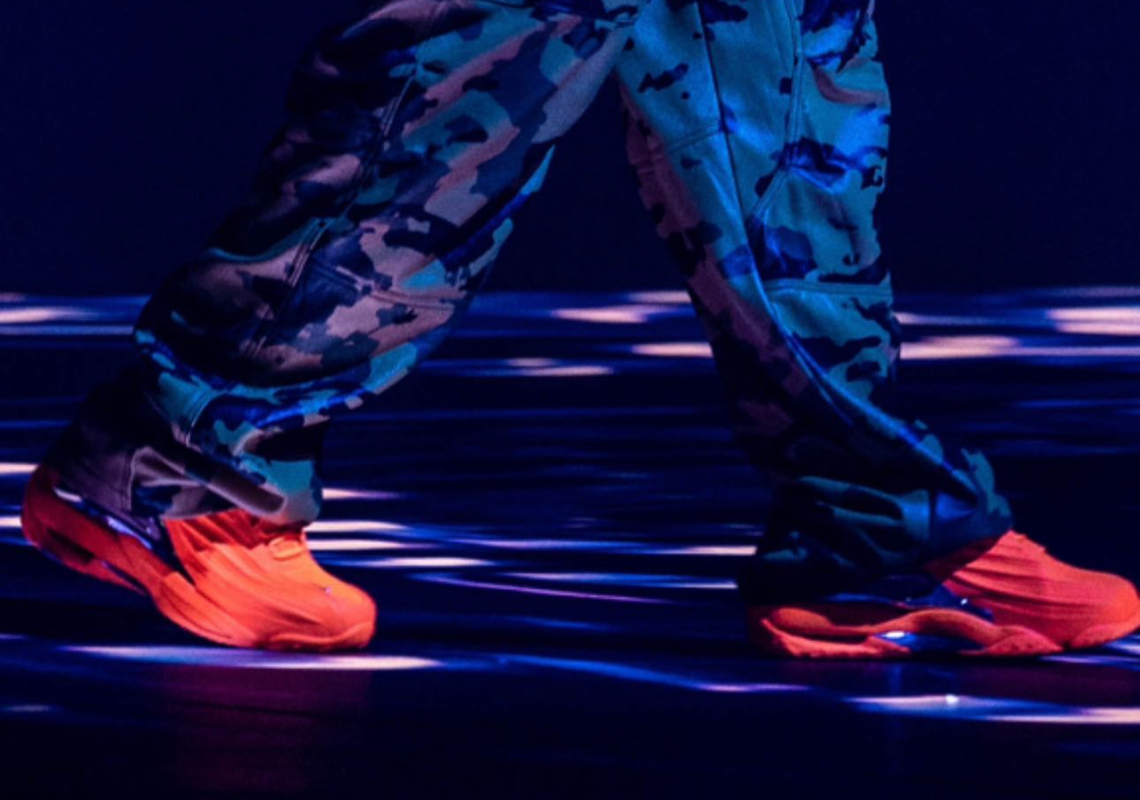 Drake Debuts nike acg lunar macleay tanbrownpink During It’s All A Blur Tour