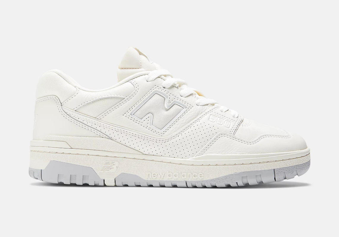 A Simple “White/Turtledove” Mix Takes On The New Balance 550