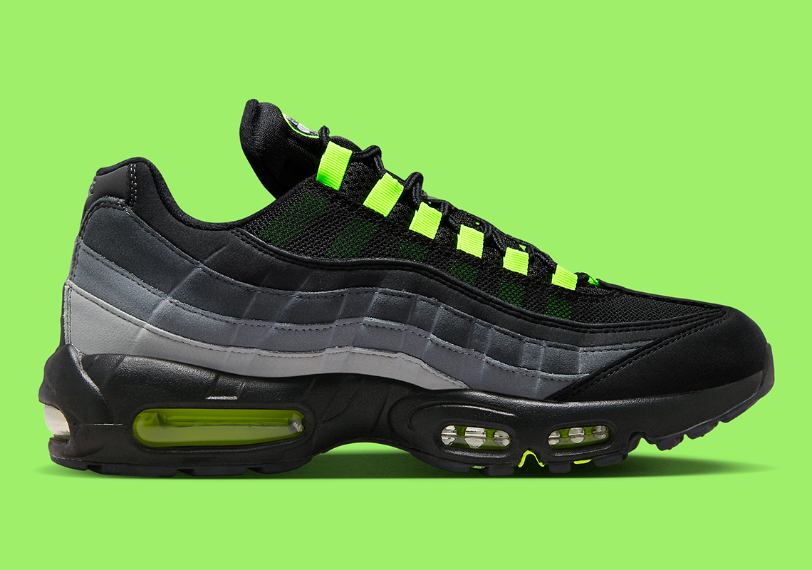 Nike Air Max 95 Reverse Neon + Miler / Flex Stride Set - Tee & Shorts -  Ghost Green / Smoke Grey