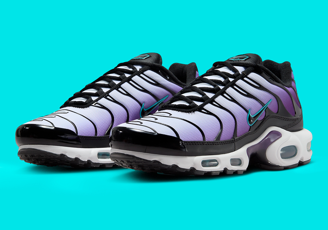 "Reverse Grape" Touches Down On The Nike Air Max Plus