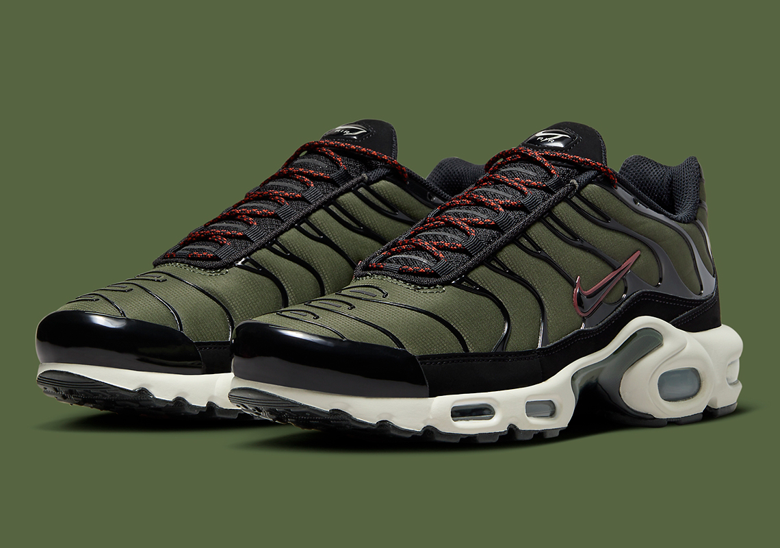 The Nike Air Max Plus Cooks Up A Simple, Military-Inspired Style