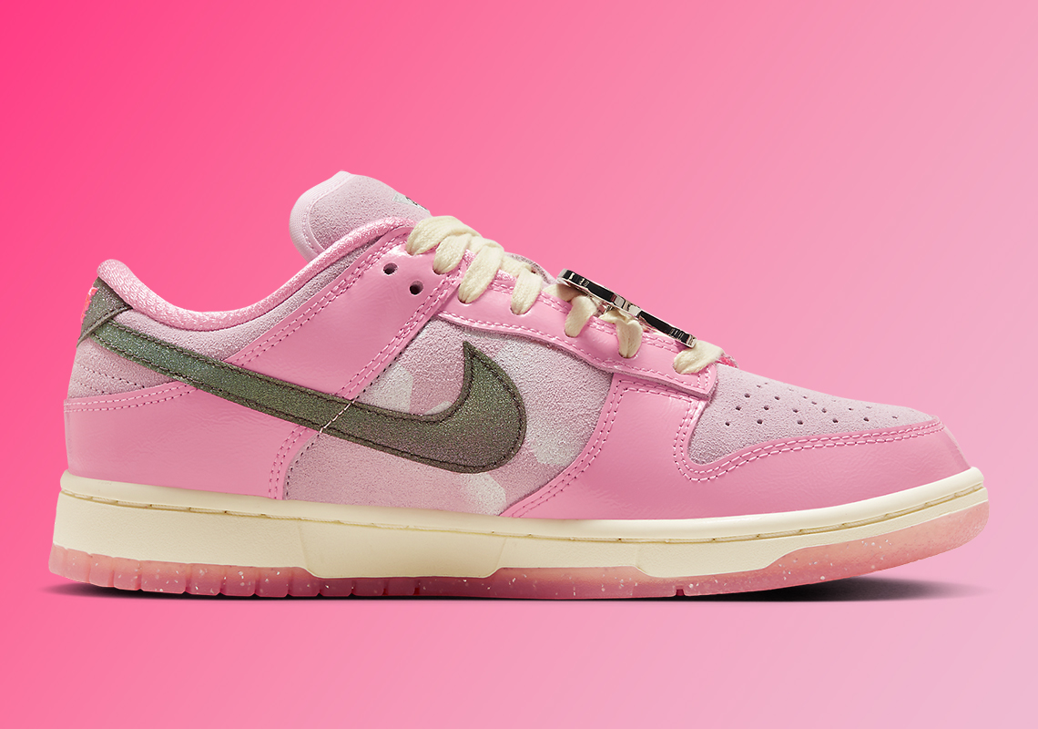 Nike Dunk Low Barbie