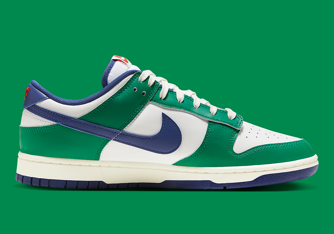 nike dunk low gorge green deep royal 2