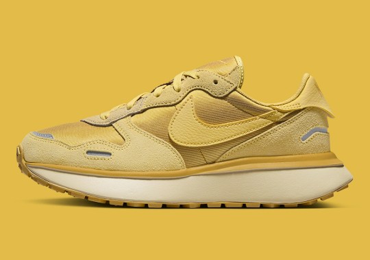 The Hoodie nike Phoenix Waffle Appears In New "University Gold" Colorway