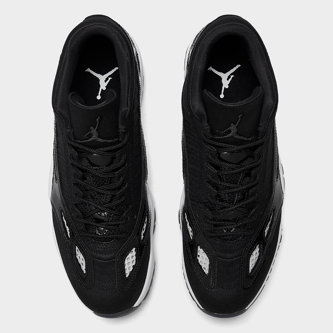 Retro 11 black hot sale and white 218