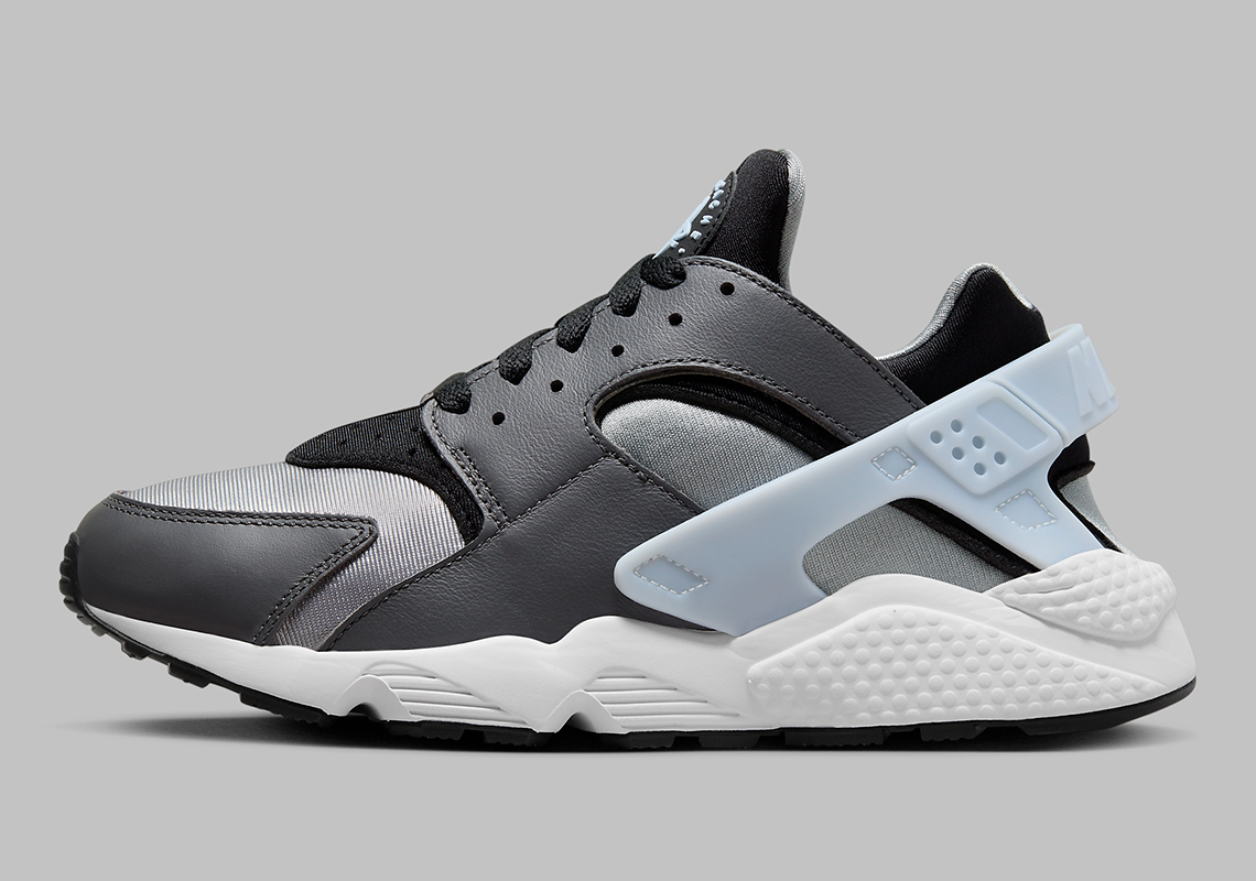 https://sneakernews.com/wp-content/uploads/2023/08/nike-air-huarache-swoosh-DD1068-008-release-date-3.jpg