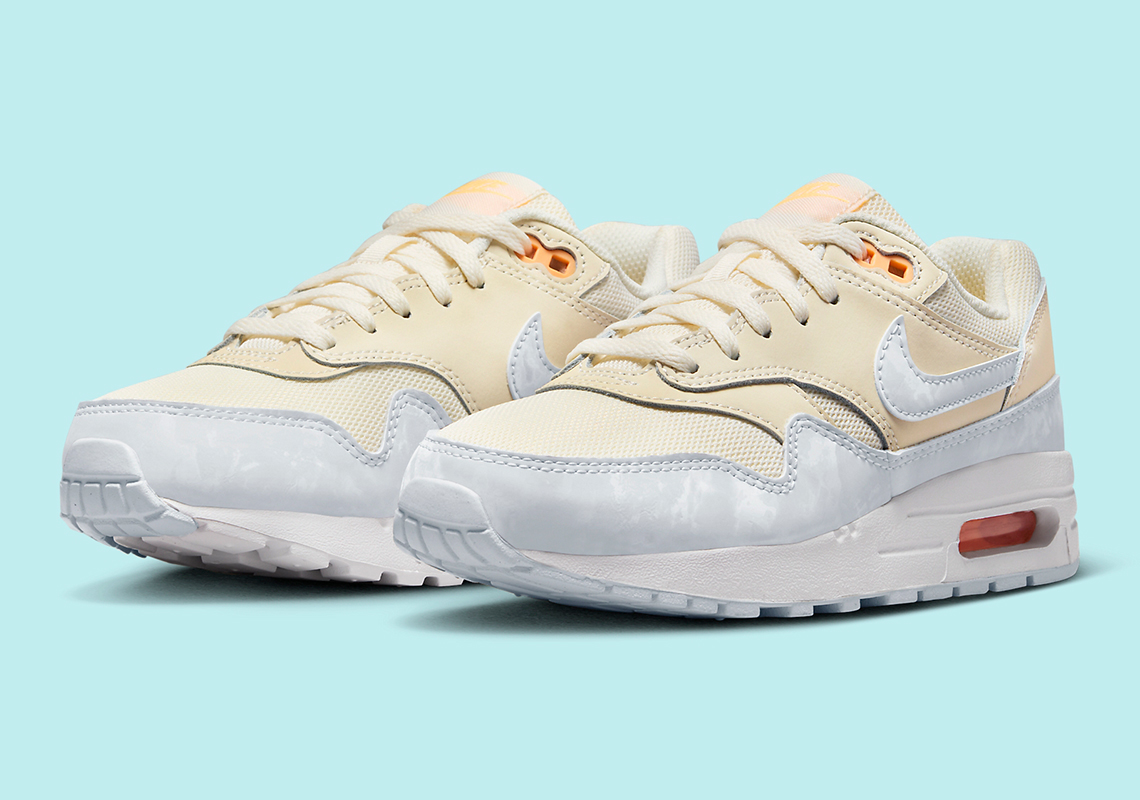 This Kids-Exclusive Nike Air Max 1 Alternates Between "Pale Ivory" And "Football Grey"