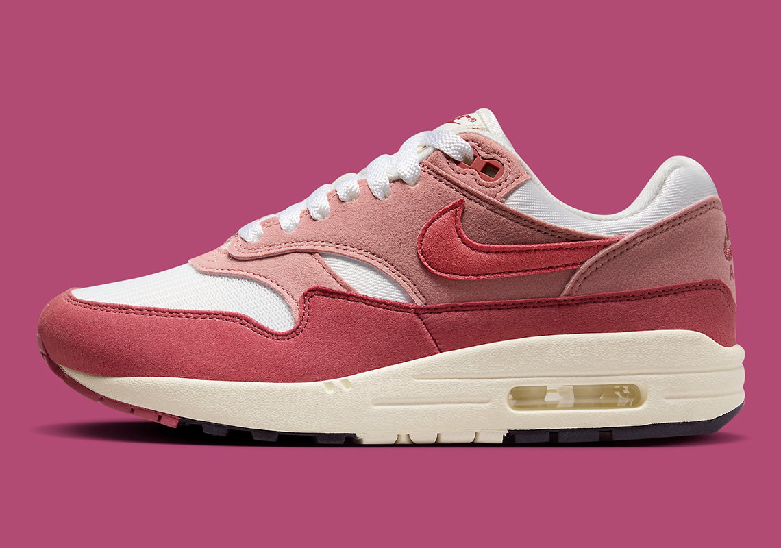 "Red Stardust" Lands On The Nike Air Max 1