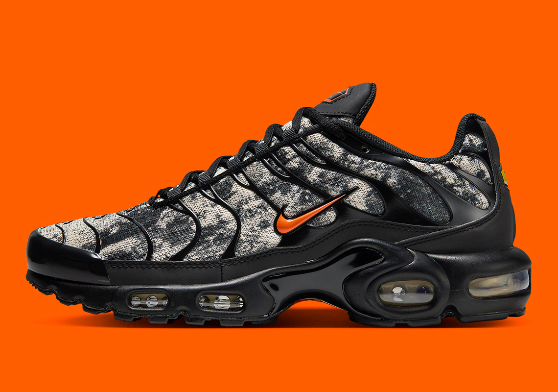 mens black and orange nike air max