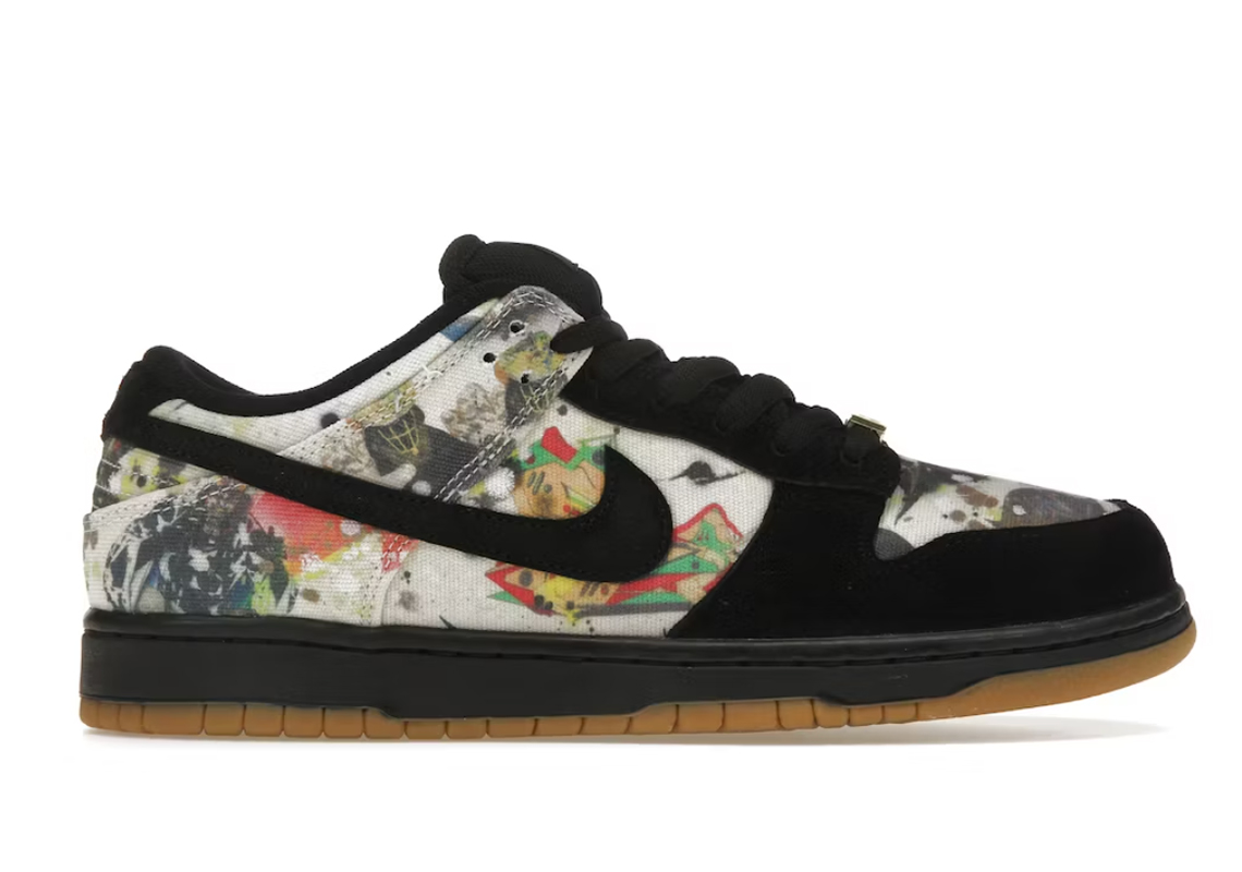 이 이미지는 대체 속성이 비어있습니다. 그 파일 이름은 supreme-nike-sb-dunk-low-rammellzee-FD8778-001.jpg입니다