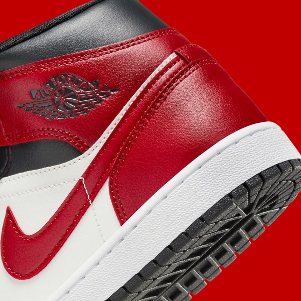 Air Jordan 1 Mid Womens Black Toe BQ6472-160 | SneakerNews.com