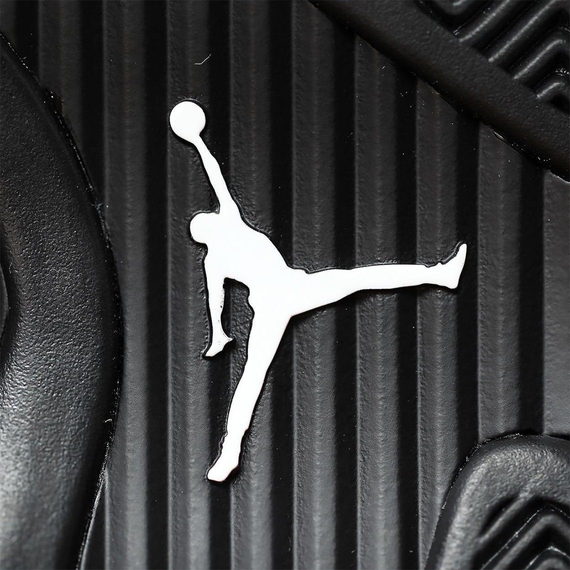 Official Photos of the Air Jordan 4 "FIBA" Black White 487471 016 1