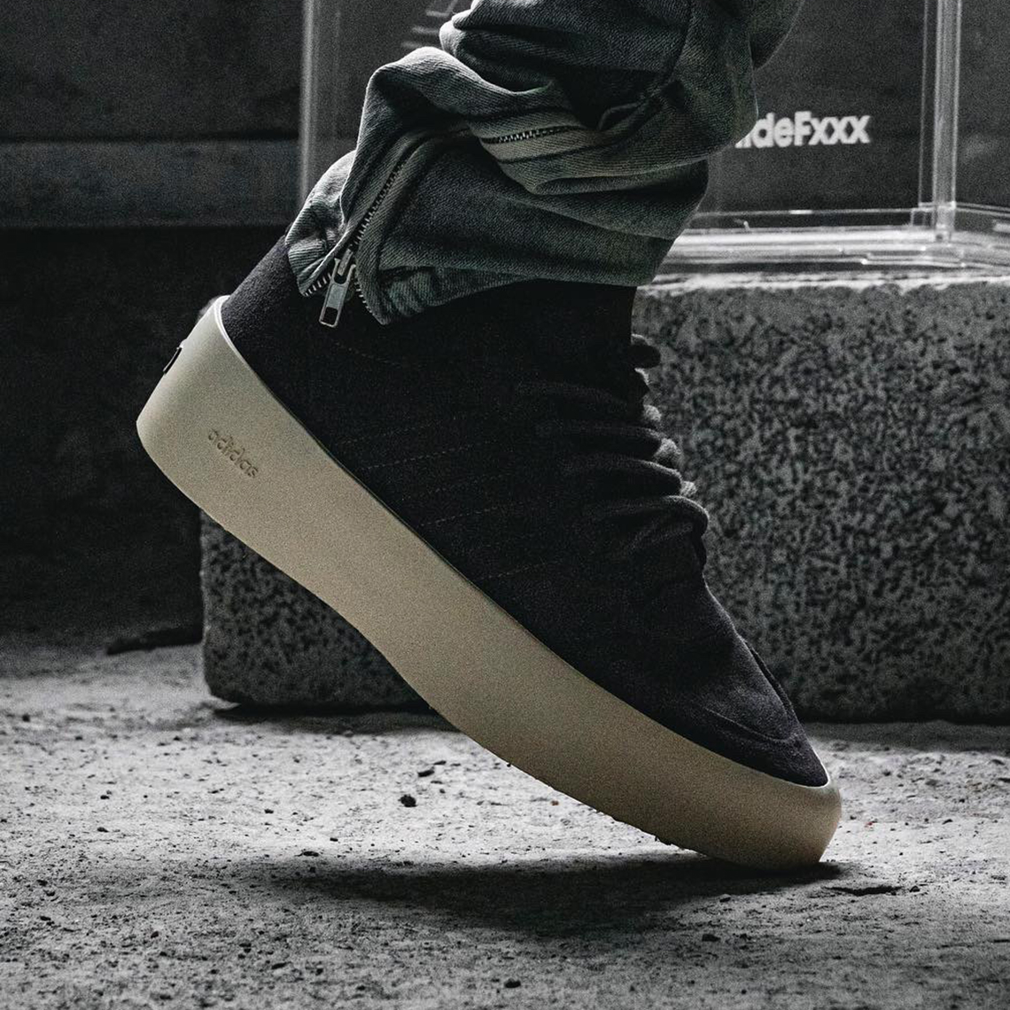 Fear Of God x adidas Forum 86 Lo