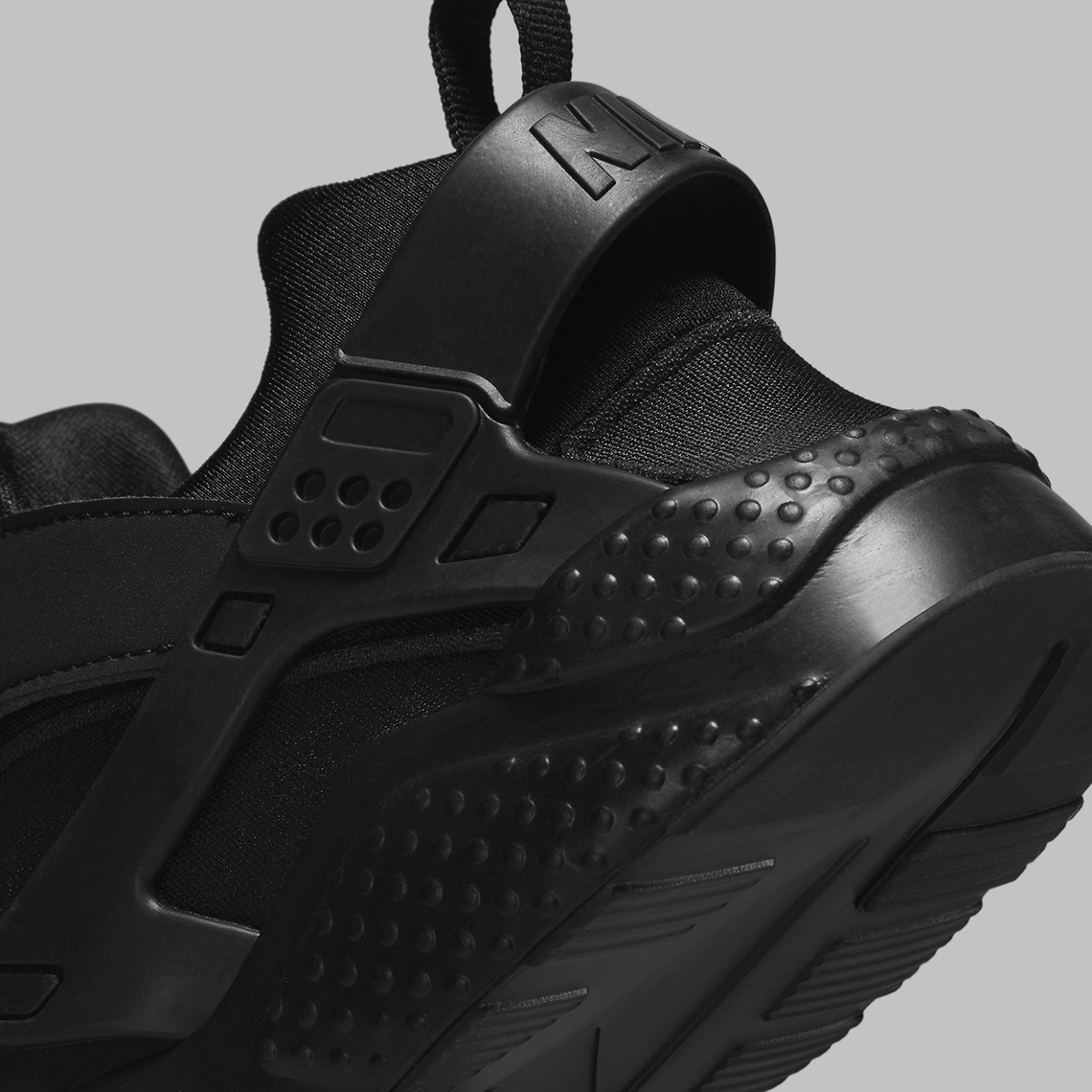 Nike Air Huarache Gs Triple Black Fv5605 001 1