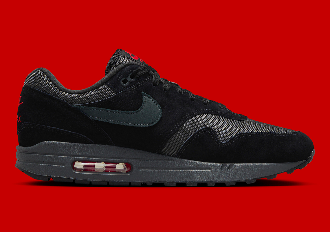 nike air max 1 black anthracite varsity red 7