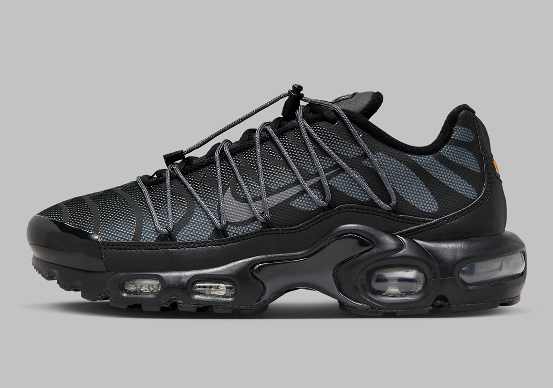 The Nike Air Max Plus Appears With Toggle Laces And A "Black/Metallic Silver" Coat