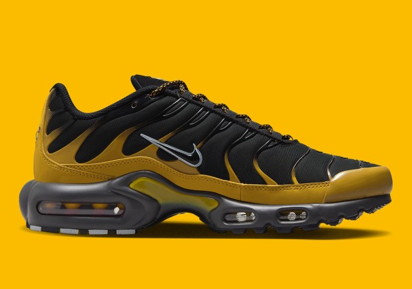 air max plus university gold