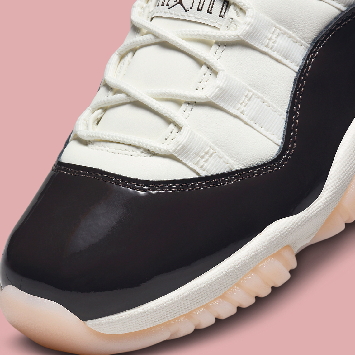 Women's Air Jordan 11 Retro Neapolitan, Sail Velvet Brown / 10