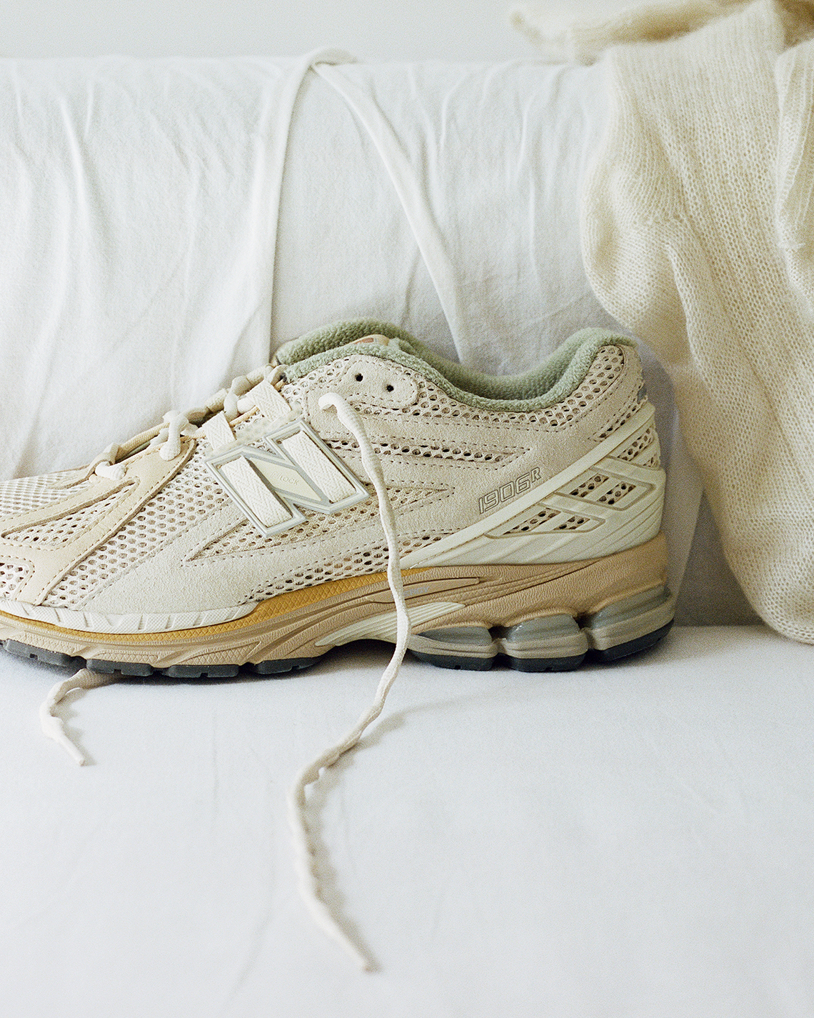 人気オーダー 新品 AURALEE × New Balance M1906RAL 24.0cm | www.mizenplace.com