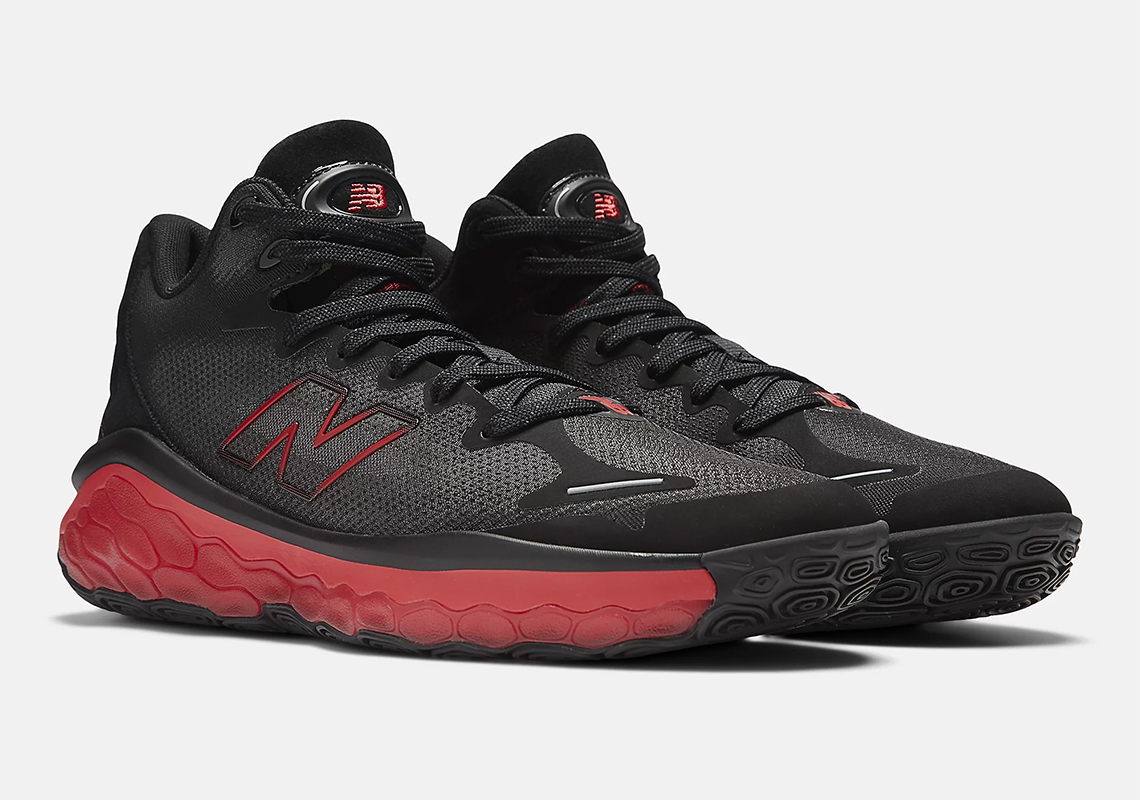 New balance black basketball shoes best sale