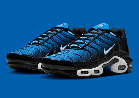 “Photo Blue” And Black Consume The Nike Air Max Plus