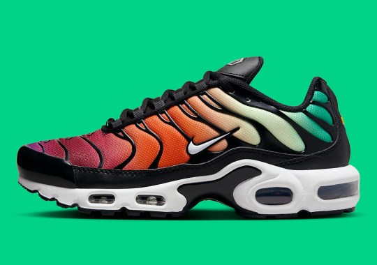 A Rainbow Gradient Animates This Nike Air Max Plus