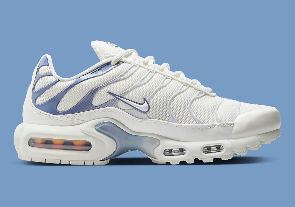 womens white air max plus