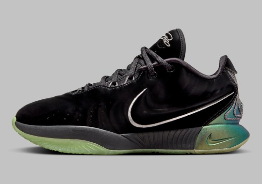 A "Dunkman" Colorway Leaps Onto The Nike LeBron 21