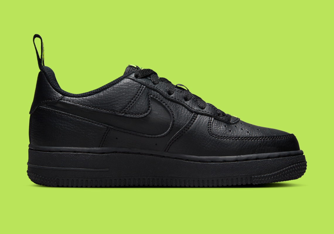 A Kid's Nike Air Force 1 Appears In Black/Volt