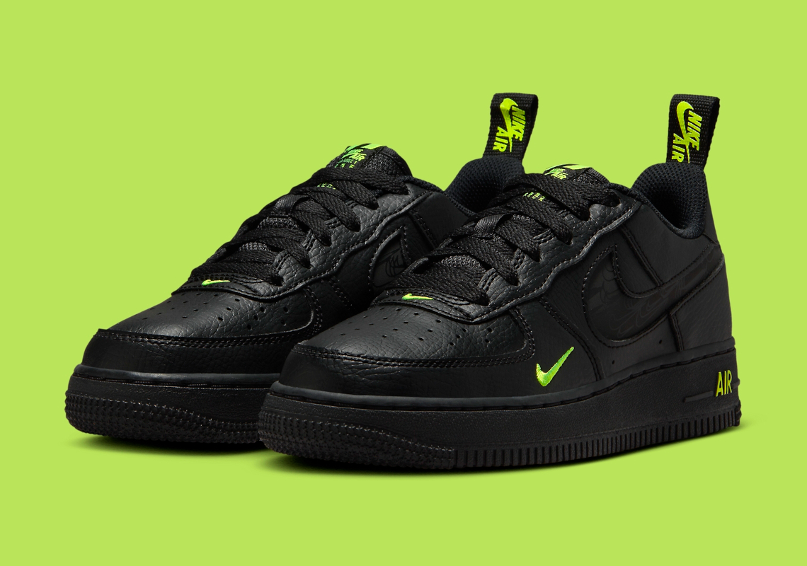 A Kid's Nike Air Force 1 Appears In Black/Volt