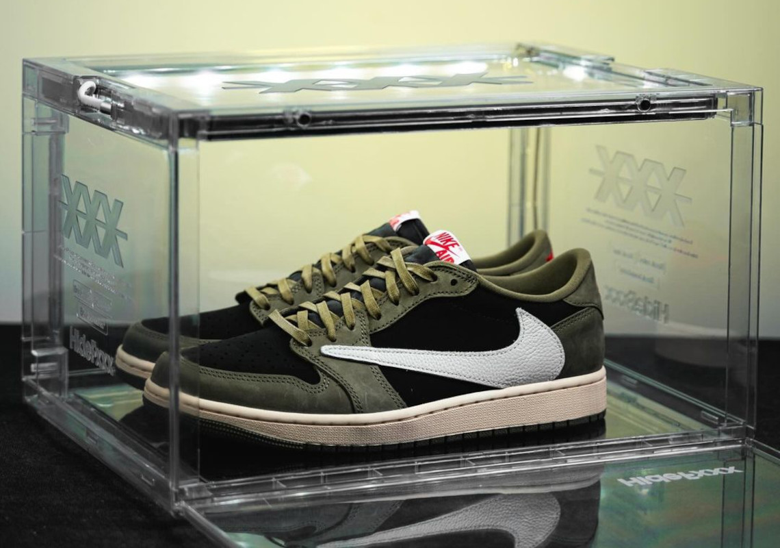 Olive and store black 1s