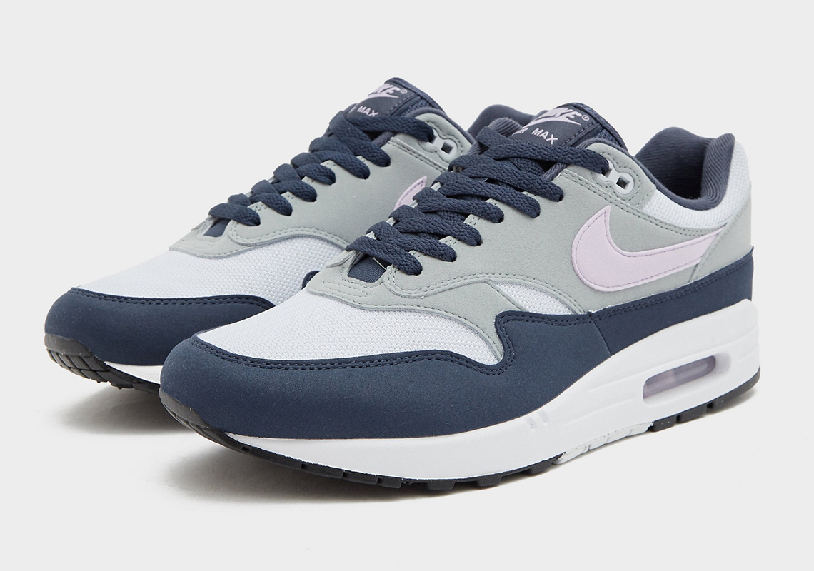 "Lilac Bloom" Swooshes Add Spring-Ready Accents To The Nike Air Max 1