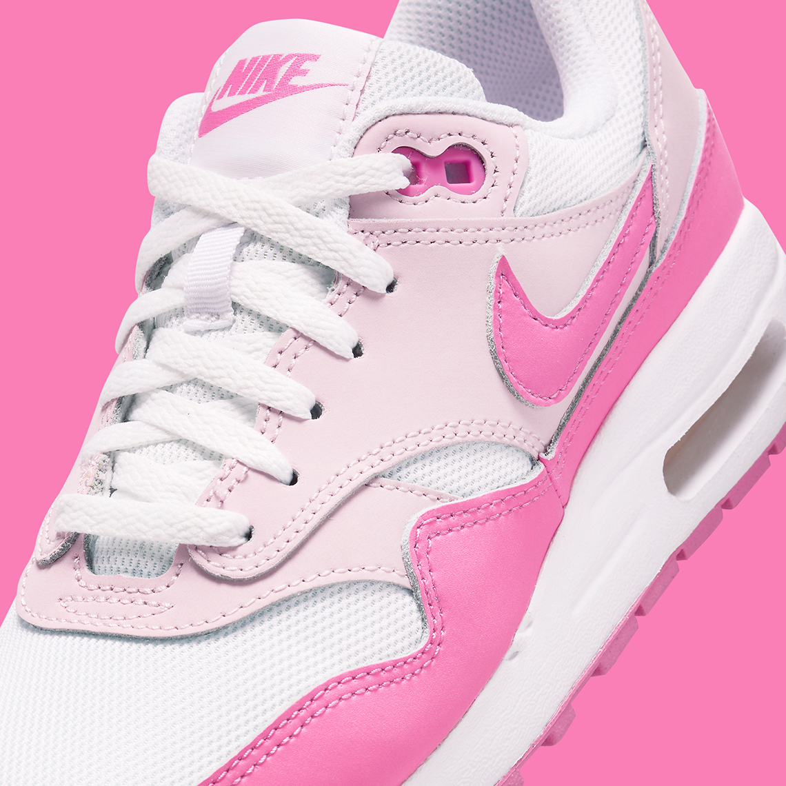 Pink and white air hotsell max 1