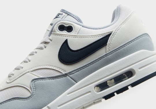 Nike’s Air Max 1 Adds A “Pure Platinum/Dark Obsidian” Outfit To Its Catalog