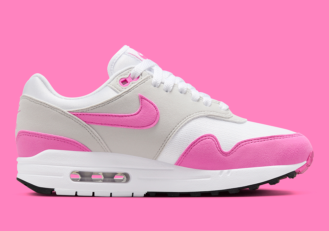 womens pink and black air max