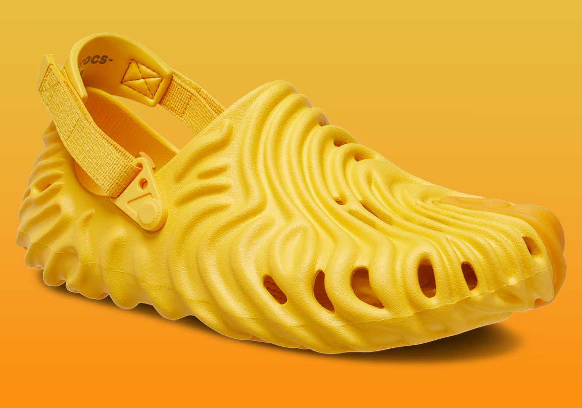 Bright yellow outlet crocs