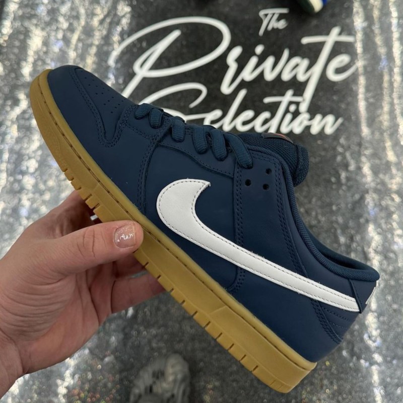 dunk orange label navy