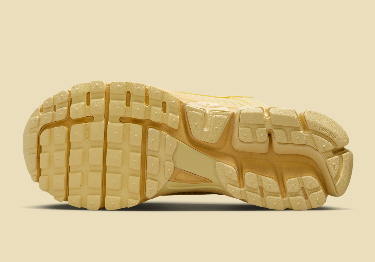 Nike For a closer look at this upcoming Air Max Plus Saturn Gold Fq7079 700 14