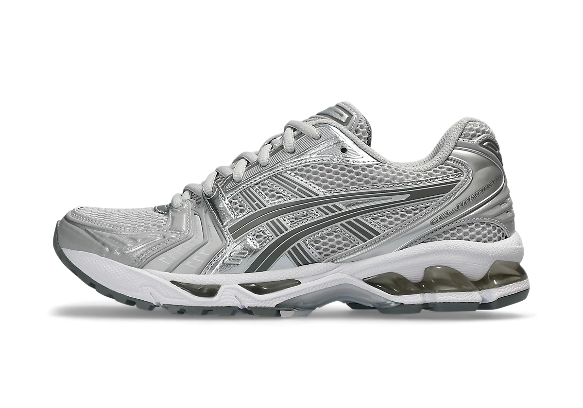 Ring In The New Year With The ASICS low-top sports sneakers “Cloud Grey”