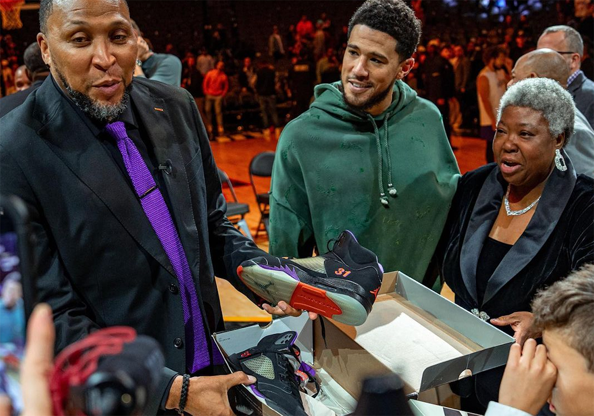 Devin Booker Gifts Shawn Marion His Own Jordan Nu Retro 1 Low Varsity Red Black PE From 2006/2007