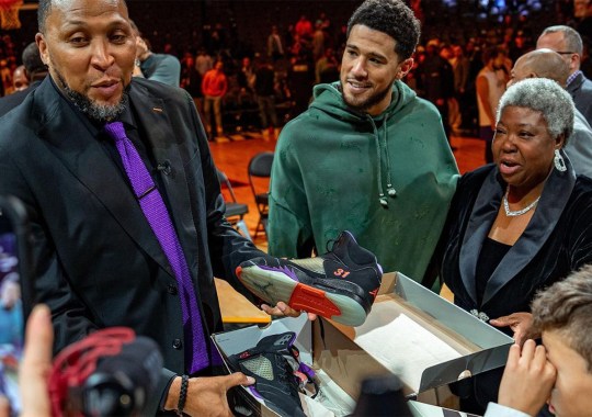 Devin Booker Gifts Shawn Marion His Own Air Jordan 5 PE From 2006/2007