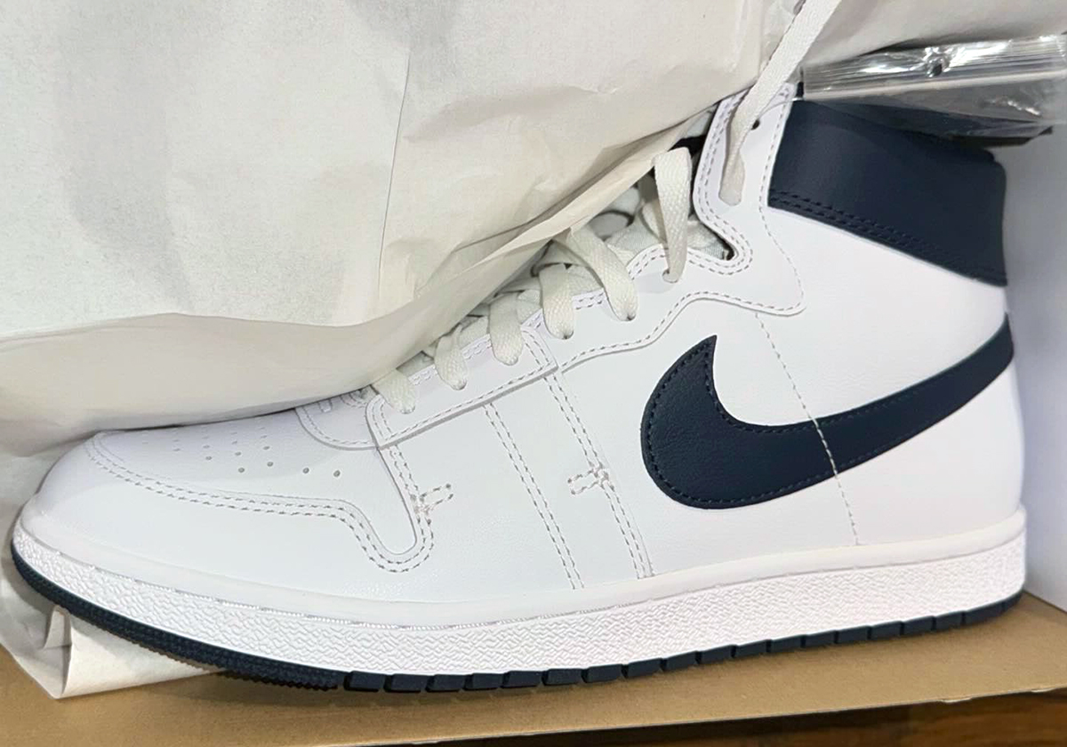 A Air Jordan 1 Mid Chicago White Heel G “Midnight Navy” Is On The Way
